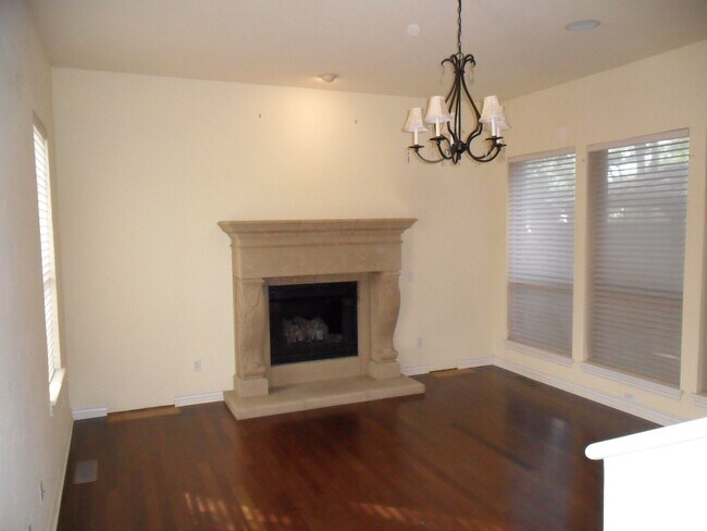 Building Photo - Classic Brookhaven Square Home - Quality T...