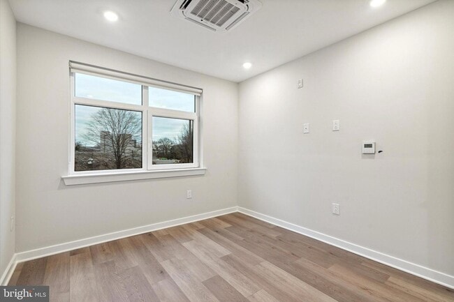 Building Photo - 3449 Scotts Ln