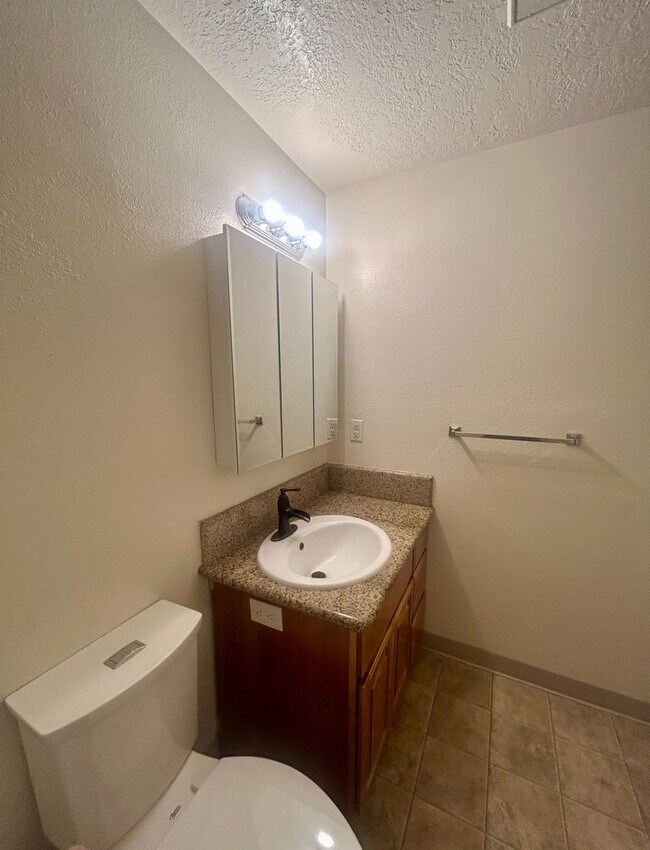 Building Photo - Jefferson #11894