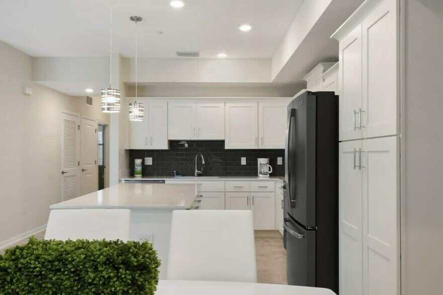 Building Photo - 3120 Paradox Cir