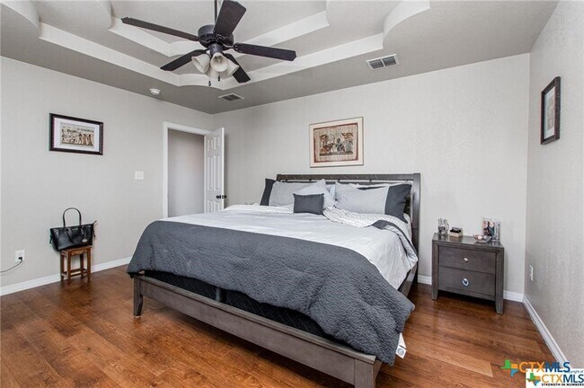 Building Photo - 1415 Loving Trl