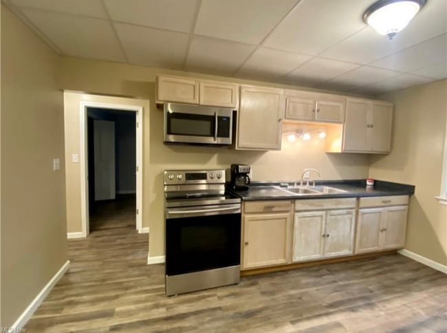 Building Photo - 217 N Huron St