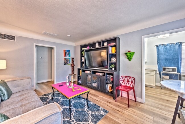 Building Photo - Beautiful 1-Bedroom Available