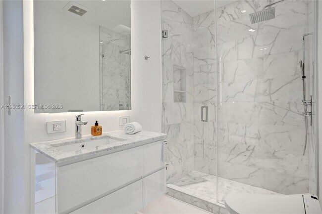 Building Photo - 20824 NE 37th Ave