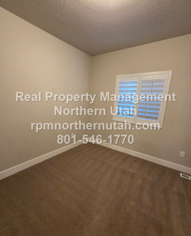 Building Photo - 3 Bedroom Clearfield Home Now Available!