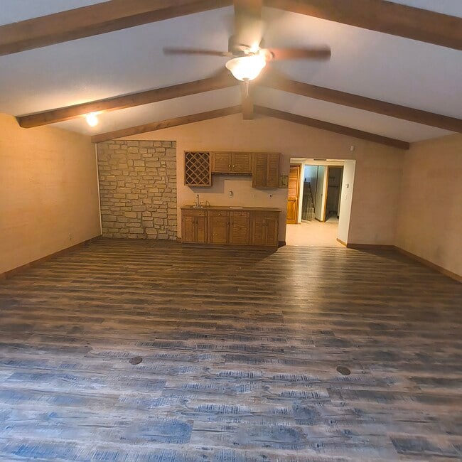 Building Photo - 910 Ranch Rd