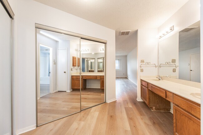 Building Photo - 6818 Brockington Dr
