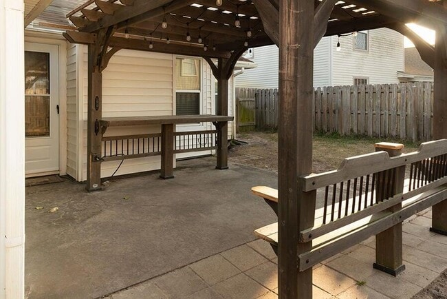 Building Photo - 511 Woodland Park Cir