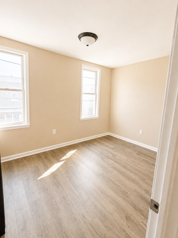 Building Photo - 5943 Summer St