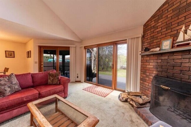 Building Photo - 15 Manor Estates Dr