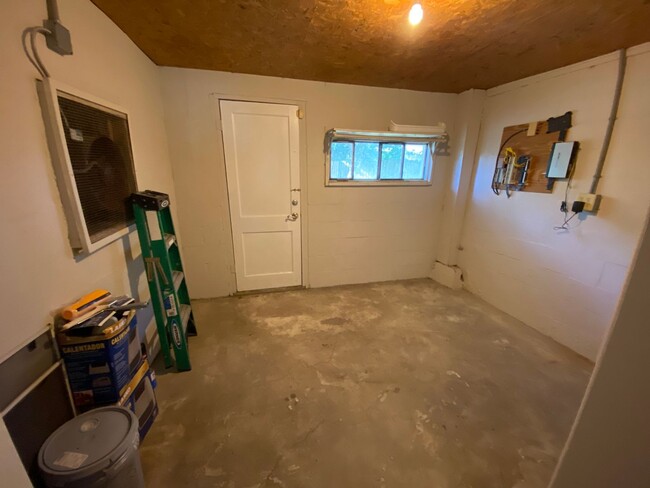 Building Photo - ADORABLE 2 BED WINTER PARK RENTAL HOME