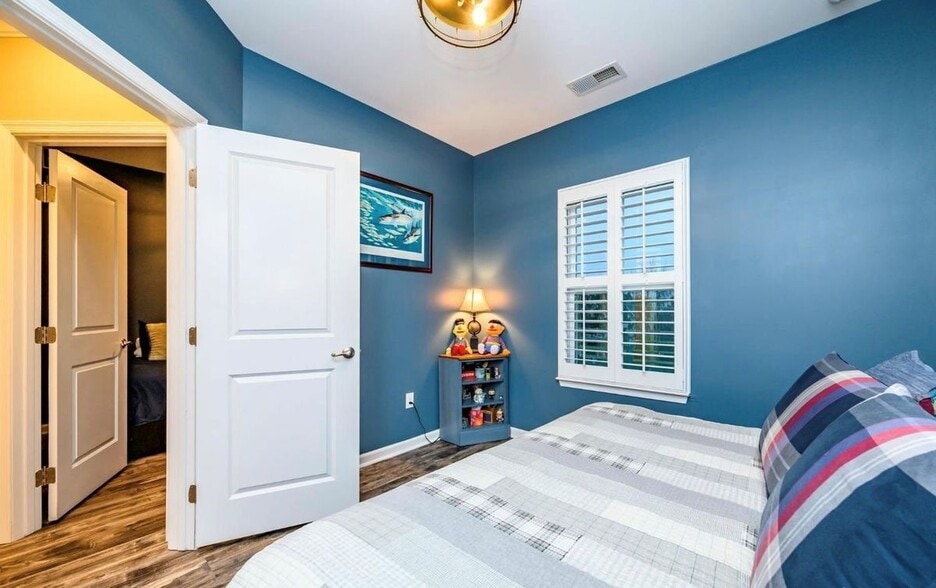 Building Photo - 303 Bayside Ct