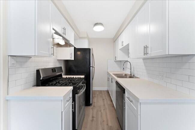 Building Photo - 3504 W Florence Ave