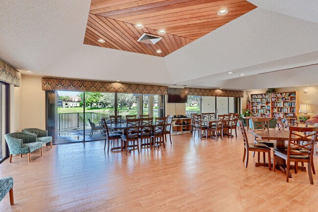 Building Photo - 5390 Woodland Lakes Dr