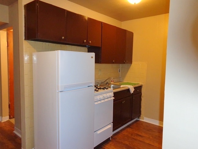Interior Photo - 4375-4409 Chippewa