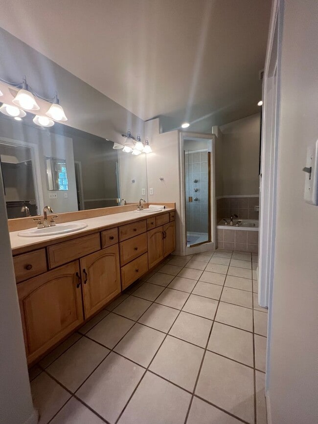 Building Photo - Unfurnished, 1-year long-term rental