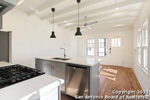 Building Photo - 909 N Mesquite St