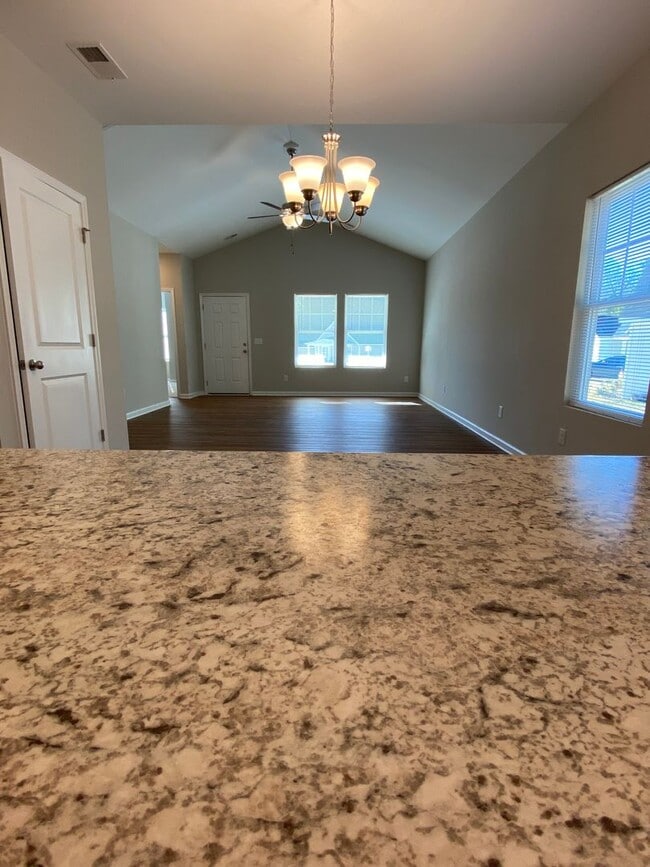 Building Photo - One level 3 bedroom 2 bath home