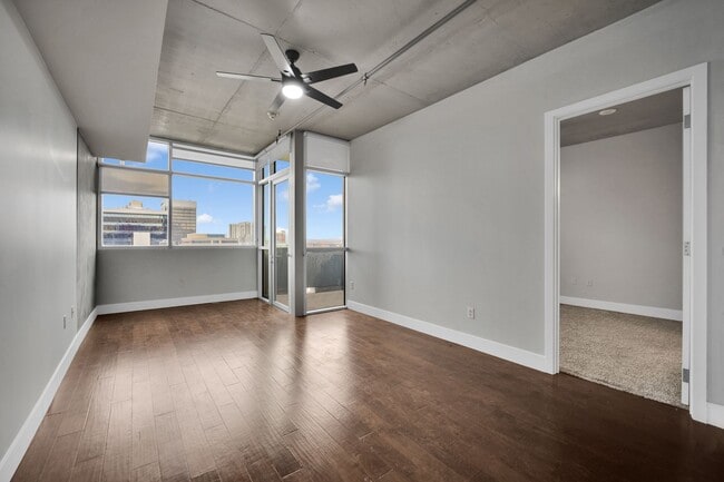 Building Photo - 353 E Bonneville Ave