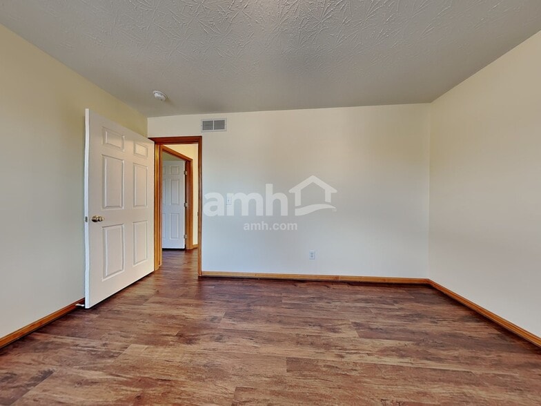 Building Photo - 6088 Lakewood Dr