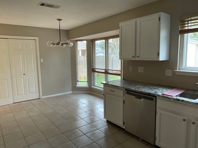 Building Photo - 507 Eaglecreek Dr