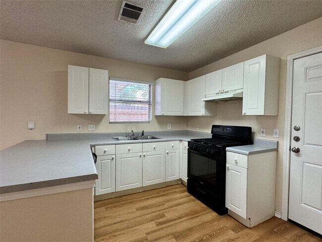 Building Photo - 109 Segovia Way
