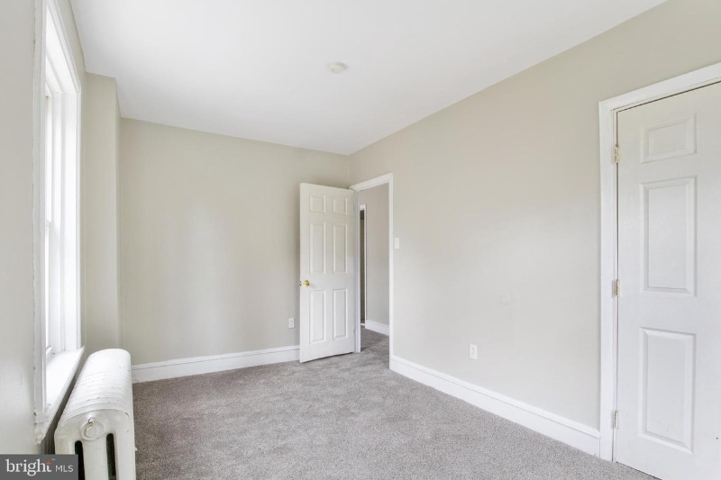 Building Photo - 613 W 10th St