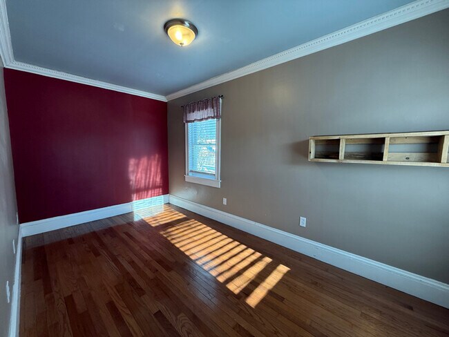 Building Photo - 672 Lisbon St