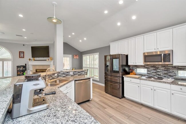Building Photo - 1303 Raintree Cir