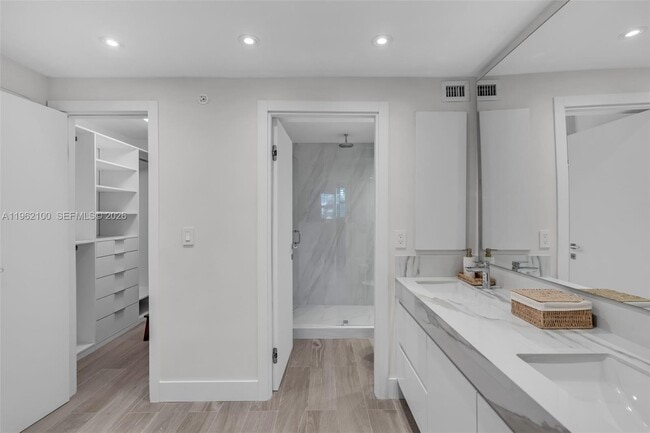 Building Photo - 609 Ocean Dr