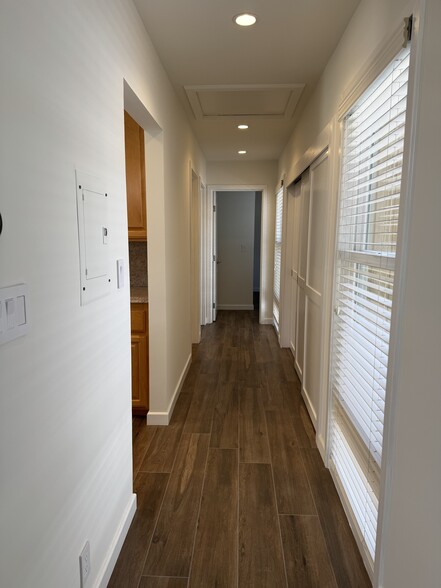 Hallway - 518 Dahlia Ave
