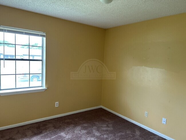 Building Photo - 820 Michelle Dr