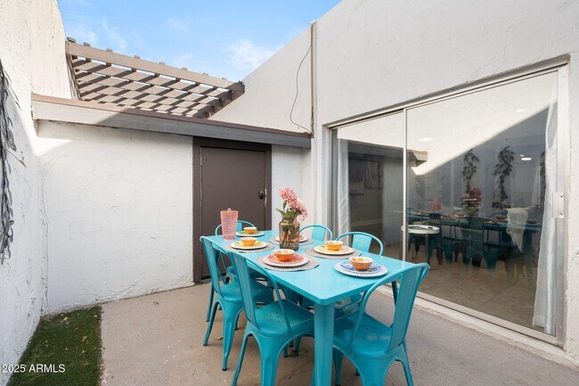 Building Photo - 8570 E Indian School Rd