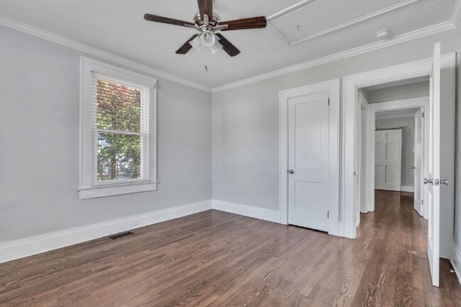 Building Photo - Stylish 2-Bed, 2-Bath Residence with Moder...