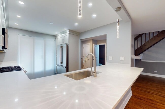 Building Photo - 333 Redwing Dr