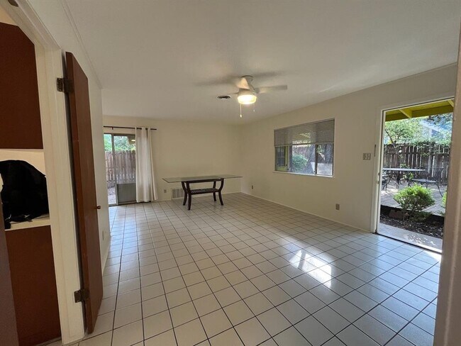 Building Photo - 804 E 32nd St