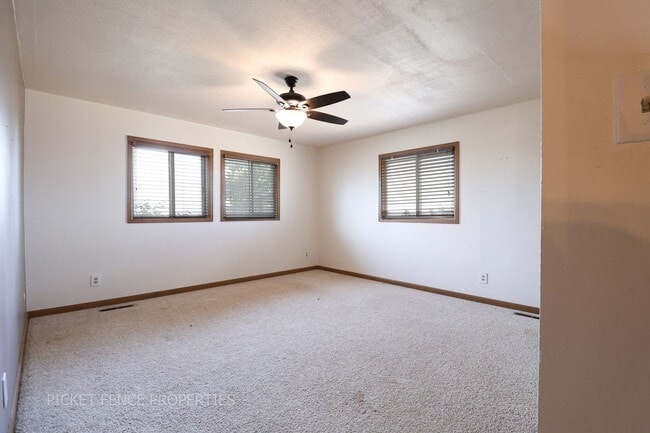 Building Photo - Charming 3-bedroom, 2-bathroom Home