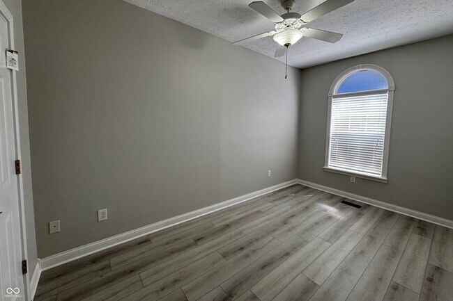 Building Photo - 1442 Oakhill Dr