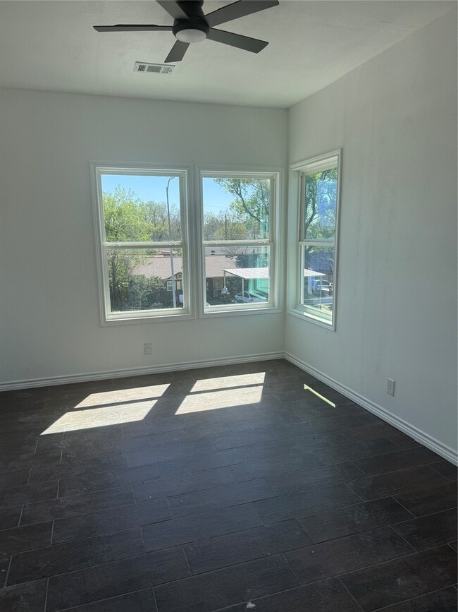 Building Photo - 5519 Osprey Dr