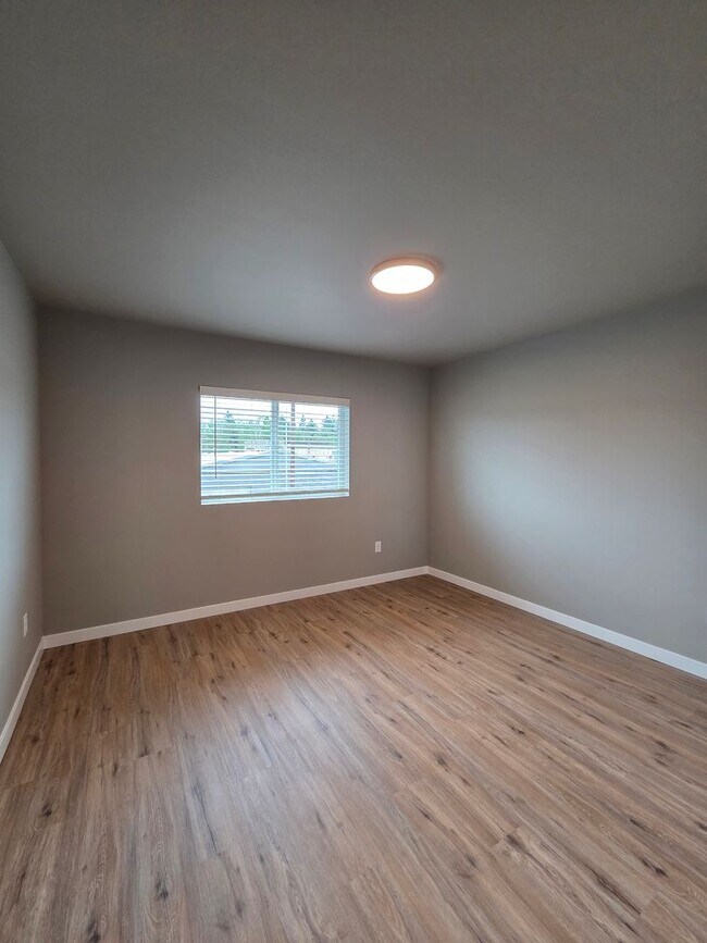 Building Photo - Brand New Large 2 bedroom 2.5 Bathrooms in Centralia
