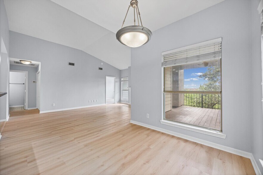 Building Photo - 6000 Shepherd Mountain Cove
