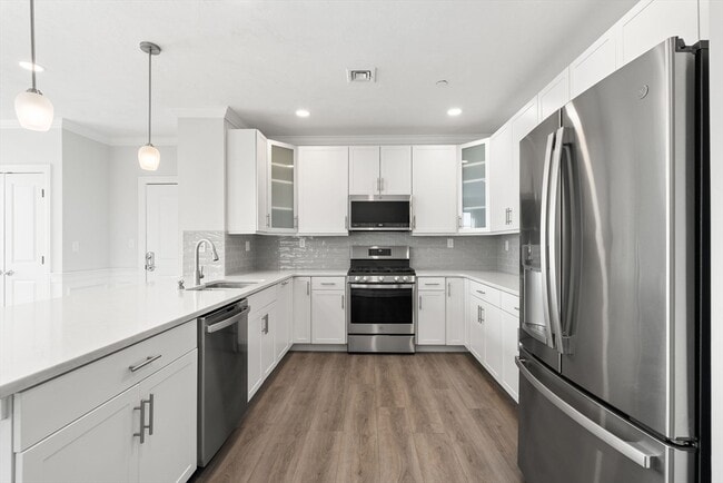 Building Photo - 320 Middlesex Ave