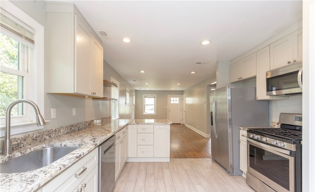 Kitchen - 1302 Mount Erin Dr