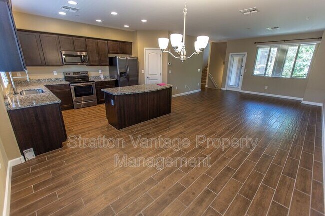 Building Photo - 240 W Juniper Ave