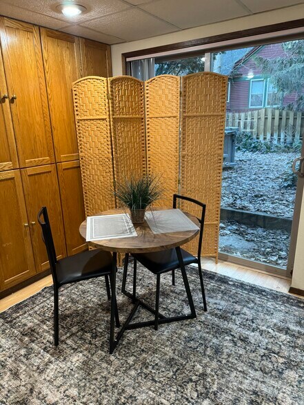 Building Photo - 512 E 16th Ave