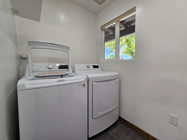 Building Photo - 127 Sereno Dr