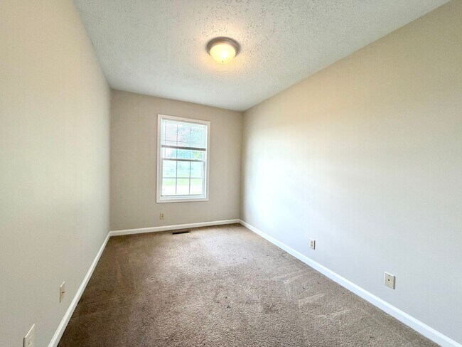 Building Photo - 401 Old Glory Ln