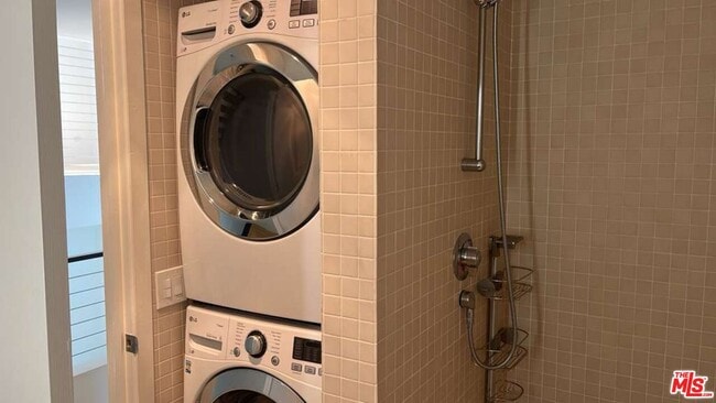 Building Photo - 800 Hampton Dr