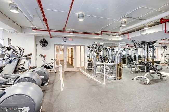 Building Photo - 888 N Quincy St