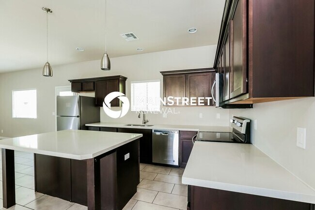 Building Photo - 3 Bedroom Pet-Friendly Home in Phoenix, AZ...